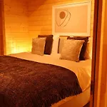 Дом отдыха Luxe Houten Wellness Boshuisje Met Sauna