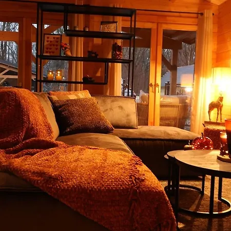 Дом отдыха Luxe Houten Wellness Boshuisje Met Sauna