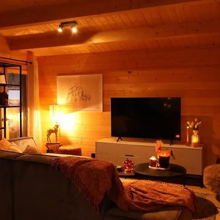 Дом отдыха Luxe Houten Wellness Boshuisje Met Sauna