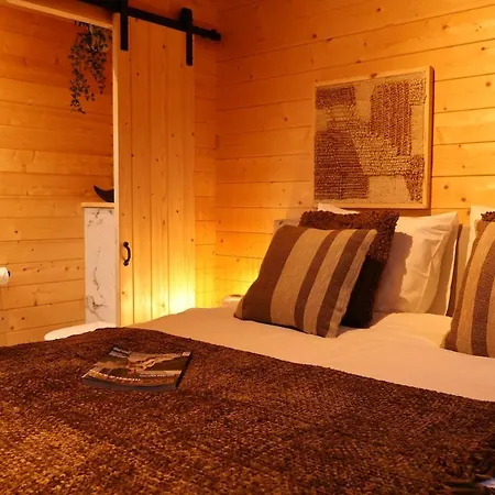 Дом отдыха Luxe Houten Wellness Boshuisje Met Sauna *